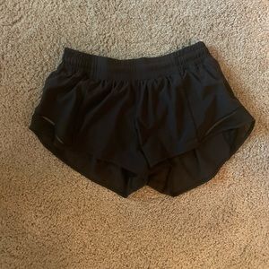 LULULEMON Hotty Hot Shorts (2.5 in)